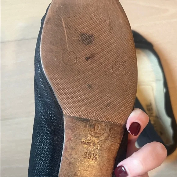 Chanel Black Flats with Logo Detail - Picture 5 of 6